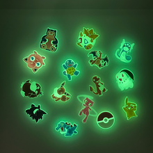 Cargar imagen en el visor de la galería, Pin Crocs Pokemon Brillan en la oscuridad - 116404
