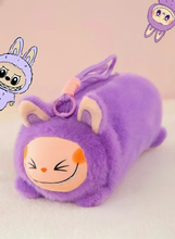 Cargar imagen en el visor de la galería, Cartuchera LaBubu peluche - 116929
