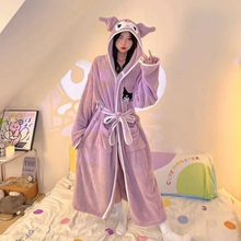Cargar imagen en el visor de la galería, Bata de Baño Kuromi Juvenil / Adulto S-M - 116889

