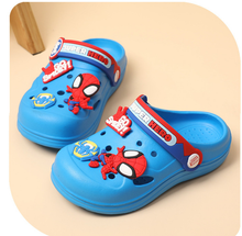 Cargar imagen en el visor de la galería, Cholas tipo Crocs Spiderman - 117230
