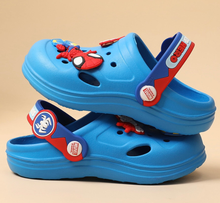 Cargar imagen en el visor de la galería, Cholas tipo Crocs Spiderman - 117230
