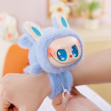 Cargar imagen en el visor de la galería, Pulsera LaBubu con Luz y sonido, Mueve la colita - 116932

