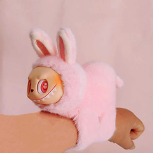 Cargar imagen en el visor de la galería, Pulsera LaBubu con Luz y sonido, Mueve la colita - 116932
