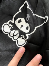 Cargar imagen en el visor de la galería, Pijama Kuromi Manga corta con botones negra Juvenil/Adulto - 116084
