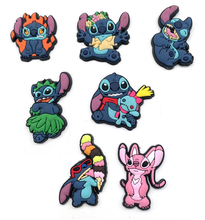 Cargar imagen en el visor de la galería, Pin Crocs Stitch - 117585
