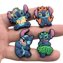 Cargar imagen en el visor de la galería, Pin Crocs Stitch - 117585
