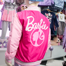 Cargar imagen en el visor de la galería, Chaqueta Barbie Universitaria - 116294
