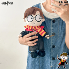 Cargar imagen en el visor de la galería, Peluche Harry Potter  con Barita 30cm - 116454
