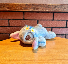 Cargar imagen en el visor de la galería, Peluche Stitch acostado 20cm - 117006
