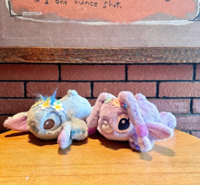 Cargar imagen en el visor de la galería, Peluche Stitch acostado 20cm - 117006
