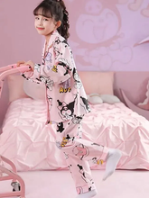Cargar imagen en el visor de la galería, Pijama Kuromi con botones Manga Larga - 116361
