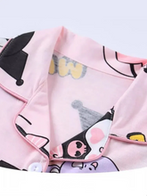 Cargar imagen en el visor de la galería, Pijama Kuromi con botones Manga Larga - 116361
