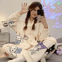 Cargar imagen en el visor de la galería, Pijama Termica Sanrio - 116363
