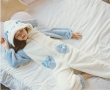 Cargar imagen en el visor de la galería, Pijama enteriza Cinnamoroll - 117246
