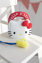 Cargar imagen en el visor de la galería, Cartera Kitty Rostro Semi Cuero con Asa Peluche y Adorno 14cm - 117059

