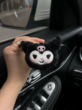 Cargar imagen en el visor de la galería, Accesorio Carro Kuromi Peluche - 116270
