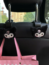 Cargar imagen en el visor de la galería, Accesorio Carro Kuromi Peluche - 116270
