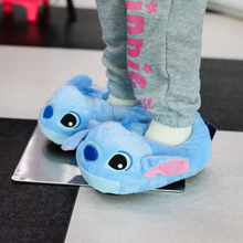 Cargar imagen en el visor de la galería, Pantuflas Stitch niñas - 116898
