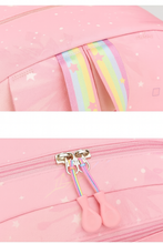 Cargar imagen en el visor de la galería, Morral Capibara con pom pom 44cm - 116699
