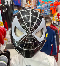 Cargar imagen en el visor de la galería, Mascara Spiderman Negra con Luz - 114119
