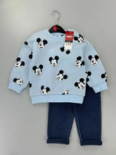 Cargar imagen en el visor de la galería, Conjunto Mickey Sueter y Jeans  - 116585

