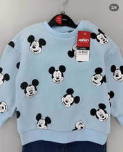 Cargar imagen en el visor de la galería, Conjunto Mickey Sueter y Jeans  - 116585
