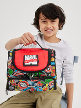 Cargar imagen en el visor de la galería, Lonchera Marvel Smiggle doble cierre con correa - 117383
