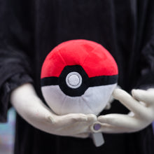 Cargar imagen en el visor de la galería, Peluche Pokemon - Poke bola 12cm - 115224
